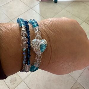 Handmade memory wire bracelet Blue and Silver Heart Charm Bracelet glass beads